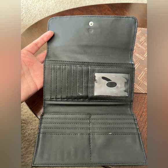 Guess Wallet - Picture 2 of 3